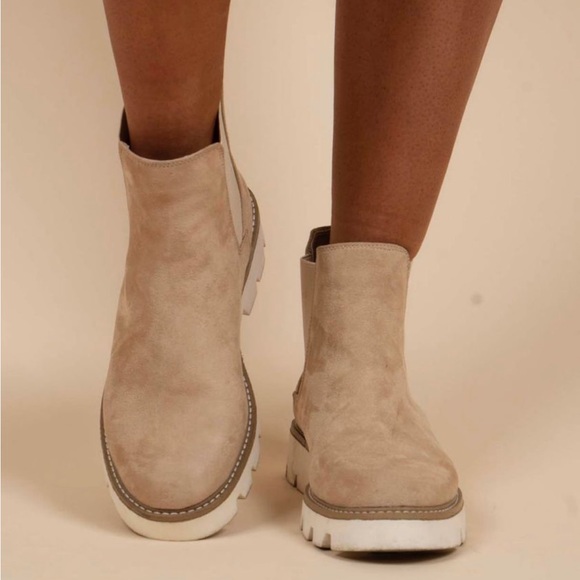 Chinese Laundry Piper Chelsea Boots - Picture 3 of 4